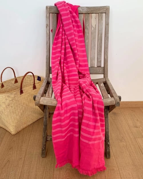 Le Comptoir De La Plage Accessoires Et Serviettes De Plage Fouta Doublée éponge Avec Franges Alanya Rose Fuschia 90 X 160 5 Le Comptoir De La Plage Accessoires Et Serviettes De Plage Fouta Doublée éponge Avec Franges Alanya Rose Fuschia 90 X 160 – Image 3