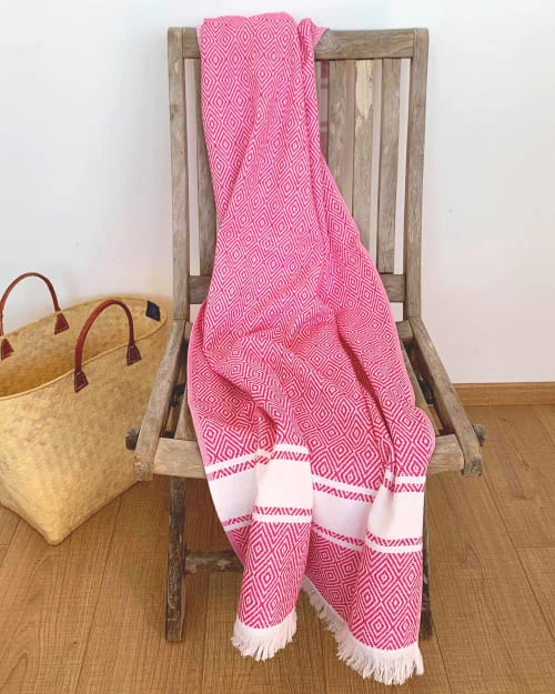 Le Comptoir De La Plage Accessoires Et Serviettes De Plage Fouta Doublée éponge Avec Franges Rose Fuschia Chevron 90x160 5 Le Comptoir De La Plage Accessoires Et Serviettes De Plage Fouta Doublée éponge Avec Franges Rose Fuschia Chevron 90x160 – Image 3