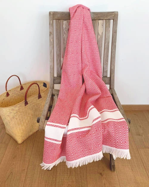 Le Comptoir De La Plage Accessoires Et Serviettes De Plage Fouta Doublée éponge Avec Franges Rouge Corail Chevron 90x160 5 Le Comptoir De La Plage Accessoires Et Serviettes De Plage Fouta Doublée éponge Avec Franges Rouge Corail Chevron 90x160 – Image 3