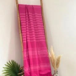 Le Comptoir De La Plage Accessoires Et Serviettes De Plage  Fouta Doublée éponge Maringa Fucshia 90 X 160 -Gants de toilette Soldes fouta doublee eponge maringa fucshia 90 x 160 1