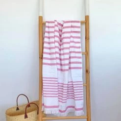 Le Comptoir De La Plage Accessoires Et Serviettes De Plage Fouta Doublée éponge Rouge Framboise Asaga 90x160 10 Le Comptoir De La Plage Accessoires Et Serviettes De Plage Fouta Doublée éponge Rouge Framboise Asaga 90x160 -Gants de toilette Soldes fouta doublee eponge rouge framboise asaga 90x160 3