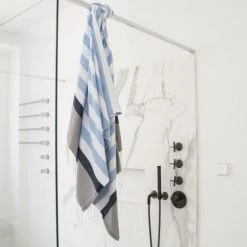 Febronie Décoration De Jardin Fouta En Coton 100x200 Bleu Ciel Et Bleu Marine -Gants de toilette Soldes fouta en coton 100x200 bleu ciel et bleu marine 4