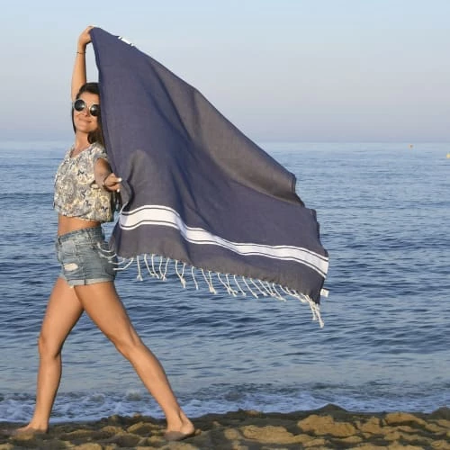 Febronie Décoration De Jardin Fouta En Coton Bande Blanche 100x200 Bleu Jean 6 Febronie Décoration De Jardin Fouta En Coton Bande Blanche 100x200 Bleu Jean – Image 4