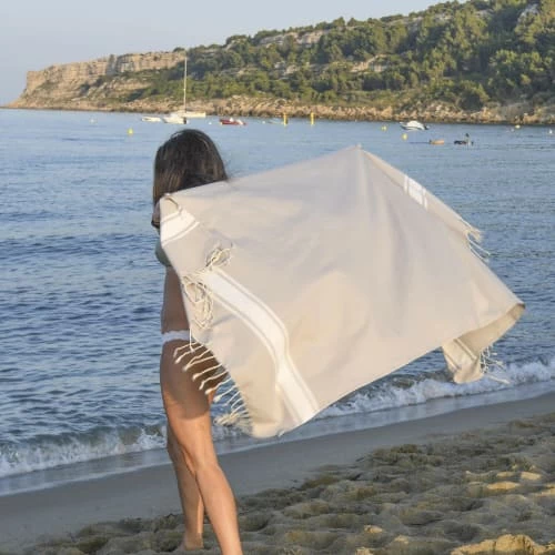 Febronie Décoration De Jardin Fouta En Coton Bande Blanche 100x200 Gris Perle 6 Febronie Décoration De Jardin Fouta En Coton Bande Blanche 100x200 Gris Perle – Image 4