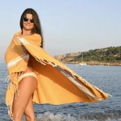 Febronie Décoration De Jardin Fouta En Coton Bande Blanche 100x200 Jaune Safran -Gants de toilette Soldes fouta en coton bande blanche 100x200 jaune safran 5