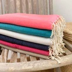 Le Comptoir De La Plage Accessoires Et Serviettes De Plage  Fouta Nid D'abeille Rose Framboise Maya 100 X 200 -Gants de toilette Soldes fouta nid d abeille rose framboise maya 100 x 200 2