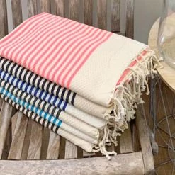 Le Comptoir De La Plage Accessoires Et Serviettes De Plage  Fouta Traditionnelle Yadara Taupe 100 X 200 -Gants de toilette Soldes fouta traditionnelle yadara taupe 100 x 200 1