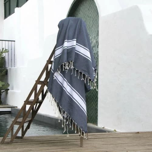 Febronie Décoration De Jardin Fouta XXL En Coton 200x200 Bleu Jean 4 Febronie Décoration De Jardin Fouta XXL En Coton 200x200 Bleu Jean – Image 2