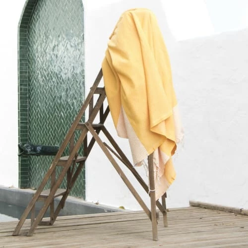 Febronie Décoration De Jardin Fouta XXL En Coton 200x200 Jaune Safran 4 Febronie Décoration De Jardin Fouta XXL En Coton 200x200 Jaune Safran – Image 2