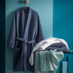 Blanc Cerise Peignoirs Et Chaussons De Bain Peignoir Femme Col Kimono En Coton BIO XL Bleu Indigo -Gants de toilette Soldes peignoir femme col kimono en coton bio xl bleu indigo 1