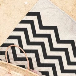 Juniqe Décoration De Jardin Serviette De Plage En éponge-velours En Blanc Ivoire & Noir 90x180 -Gants de toilette Soldes serviette de plage en eponge velours en blanc ivoire noir 90x180 8