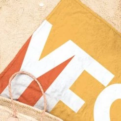 Juniqe Décoration De Jardin Serviette De Plage En éponge-velours En Blanc & Jaune 90x180 -Gants de toilette Soldes serviette de plage en eponge velours en blanc jaune 90x180 15