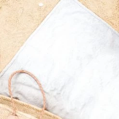 Juniqe Décoration De Jardin Serviette De Plage En éponge-velours En Blanc & Jaune 90x180 -Gants de toilette Soldes serviette de plage en eponge velours en blanc jaune 90x180 3