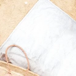 Juniqe Décoration De Jardin Serviette De Plage En éponge-velours En Blanc & Marron 90x180 -Gants de toilette Soldes serviette de plage en eponge velours en blanc marron 90x180 6