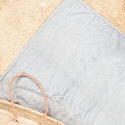 Juniqe Décoration De Jardin Serviette De Plage En éponge-velours En Blanc & Noir 90x180 -Gants de toilette Soldes serviette de plage en eponge velours en blanc noir 90x180 12