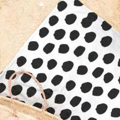 Juniqe Décoration De Jardin Serviette De Plage En éponge-velours En Blanc & Noir 90x180 -Gants de toilette Soldes serviette de plage en eponge velours en blanc noir 90x180 18