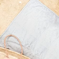 Juniqe Décoration De Jardin Serviette De Plage En éponge-velours En Blanc & Noir 90x180 -Gants de toilette Soldes serviette de plage en eponge velours en blanc noir 90x180 21