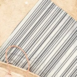 Juniqe Décoration De Jardin Serviette De Plage En éponge-velours En Blanc & Noir 90x180 -Gants de toilette Soldes serviette de plage en eponge velours en blanc noir 90x180 27