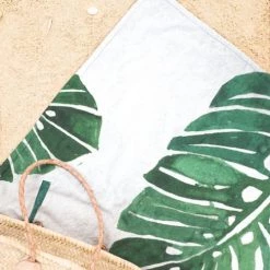 Juniqe Décoration De Jardin Serviette De Plage En éponge-velours En Blanc & Vert 90x180 -Gants de toilette Soldes serviette de plage en eponge velours en blanc vert 90x180 15