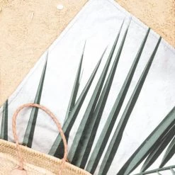 Juniqe Décoration De Jardin Serviette De Plage En éponge-velours En Blanc & Vert 90x180 -Gants de toilette Soldes serviette de plage en eponge velours en blanc vert 90x180 18