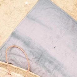 Juniqe Décoration De Jardin Serviette De Plage En éponge-velours En Bleu 90x180 -Gants de toilette Soldes serviette de plage en eponge velours en bleu 90x180 3