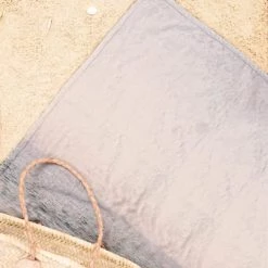 Juniqe Décoration De Jardin Serviette De Plage En éponge-velours En Bleu & Rose 90x180 -Gants de toilette Soldes serviette de plage en eponge velours en bleu rose 90x180 9