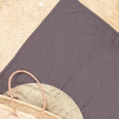 Juniqe Décoration De Jardin Serviette De Plage En éponge-velours En Gris & Marron 90x180 -Gants de toilette Soldes serviette de plage en eponge velours en gris marron 90x180 3