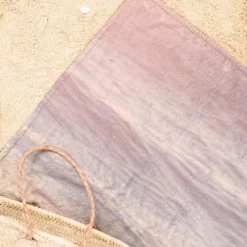 Juniqe Décoration De Jardin Serviette De Plage En éponge-velours En Gris & Rose 90x180 -Gants de toilette Soldes serviette de plage en eponge velours en gris rose 90x180 2