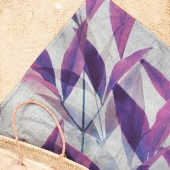 Juniqe Décoration De Jardin Serviette De Plage En éponge-velours En Gris & Violet 90x180 -Gants de toilette Soldes serviette de plage en eponge velours en gris violet 90x180 6