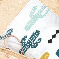 Juniqe Décoration De Jardin Serviette De Plage En éponge-velours En Jaune & Vert 90x180 -Gants de toilette Soldes serviette de plage en eponge velours en jaune vert 90x180 3