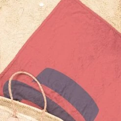 Juniqe Décoration De Jardin Serviette De Plage En éponge-velours En Rouge 90x180 -Gants de toilette Soldes serviette de plage en eponge velours en rouge 90x180 3