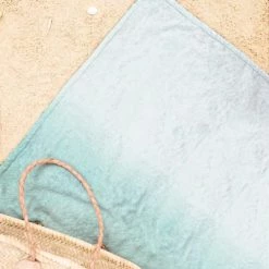 Juniqe Décoration De Jardin Serviette De Plage En éponge-velours En Turquoise & Vert 90x180 -Gants de toilette Soldes serviette de plage en eponge velours en turquoise vert 90x180 6