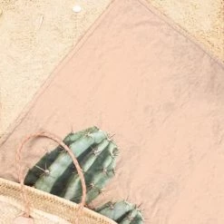 Juniqe Décoration De Jardin Serviette De Plage En éponge-velours En Vert & 90x180 -Gants de toilette Soldes serviette de plage en eponge velours en vert 90x180 3