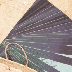 Juniqe Décoration De Jardin Serviette De Plage En éponge-velours En Vert 90x180 -Gants de toilette Soldes serviette de plage en eponge velours en vert 90x180 9