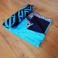 Le Comptoir De La Plage Accessoires Et Serviettes De Plage  Serviette De Plage éponge Velours Bleu Turquoise Lingua 90 X 170 -Gants de toilette Soldes serviette de plage eponge velours bleu turquoise lingua 90 x 170 3