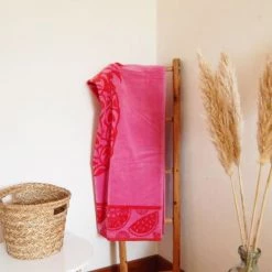 Le Comptoir De La Plage Accessoires Et Serviettes De Plage  Serviette De Plage éponge Velours Fuschia Catalina 90 X 170 -Gants de toilette Soldes serviette de plage eponge velours fuschia catalina 90 x 170 2
