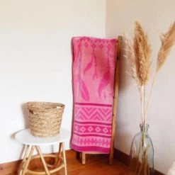 Le Comptoir De La Plage Décoration De Jardin Serviette De Plage éponge Velours Rose Bamba 86 X 160 -Gants de toilette Soldes serviette de plage eponge velours rose bamba 86 x 160 2