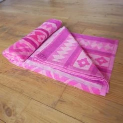 Le Comptoir De La Plage Décoration De Jardin Serviette De Plage éponge Velours Rose Bamba 86 X 160 -Gants de toilette Soldes serviette de plage eponge velours rose bamba 86 x 160 3