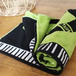 Le Comptoir De La Plage Décoration De Jardin Serviette De Plage éponge Velours Verte Zurka 86 X 160 -Gants de toilette Soldes serviette de plage eponge velours verte zurka 86 x 160 2