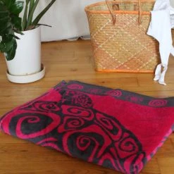 Le Comptoir De La Plage Accessoires Et Serviettes De Plage  Serviette De Plage Tortue Fuschia Turtles Rose 100 X 175 -Gants de toilette Soldes serviette de plage tortue fuschia turtles rose 100 x 175 2